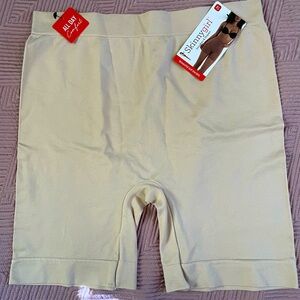 Skinny girl slip shorts XL